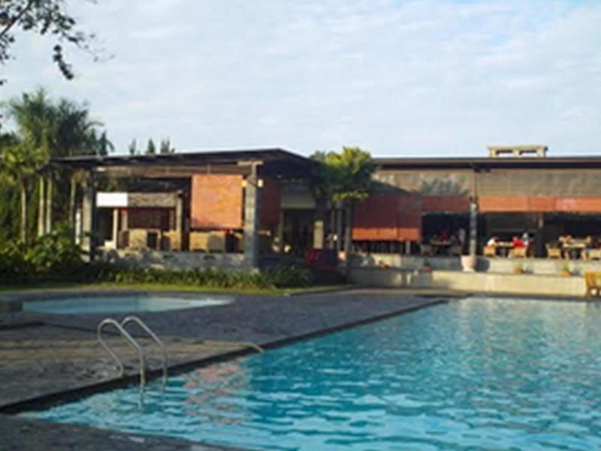 Grand Hotel Lembang Buitenkant foto